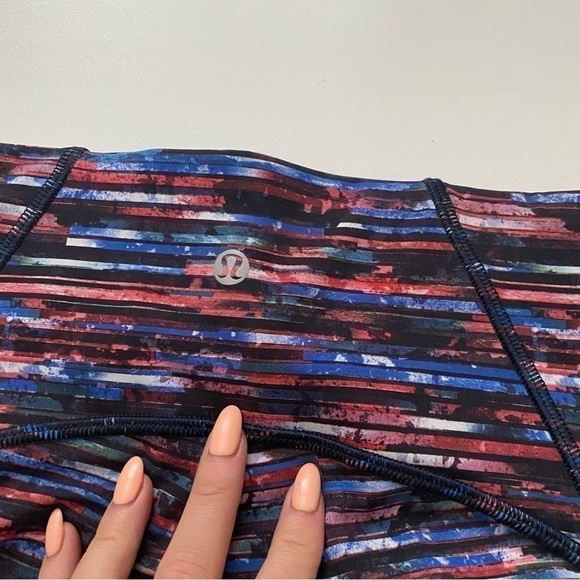 Lululemon train times 7/8 pant 25” Hinshu alpine white multi/black blue size 4 - Picture 9 of 9